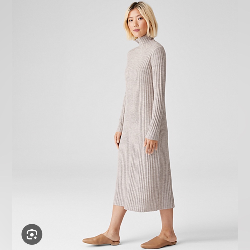 MERINO SCRUNCH NECK DRESS IN REGENERATIVE WOOL